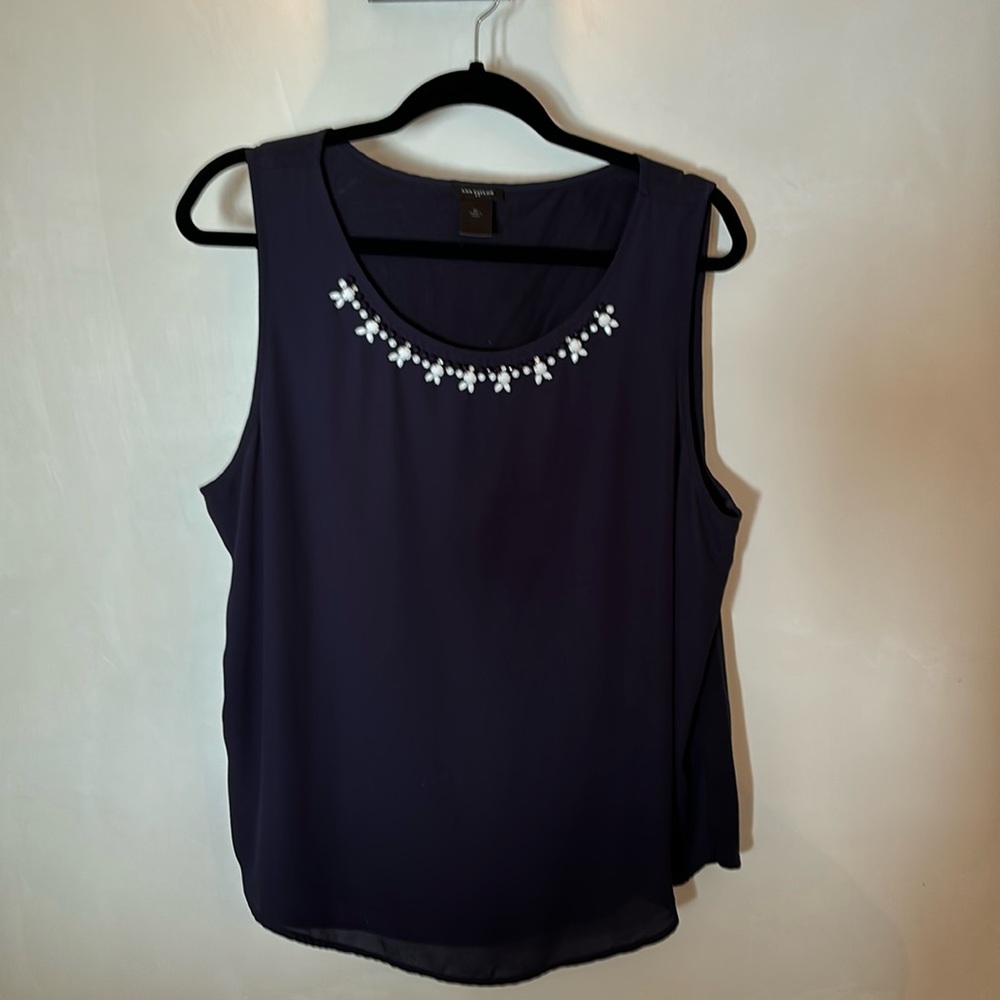 Ann Taylor jeweled shell. XL.